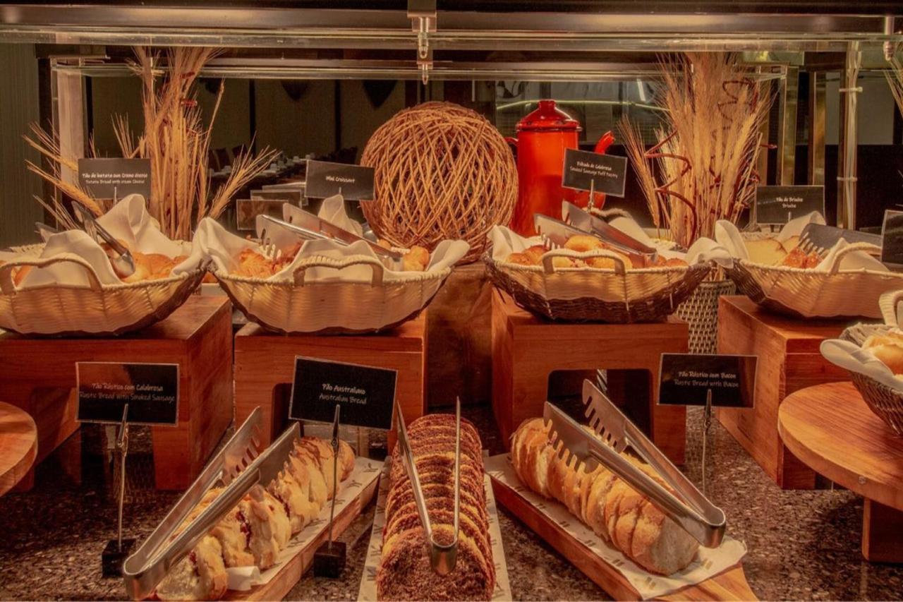 Marriott Sao Paulo Airport Hotel Guarulhos Ngoại thất bức ảnh A bread station at a buffet