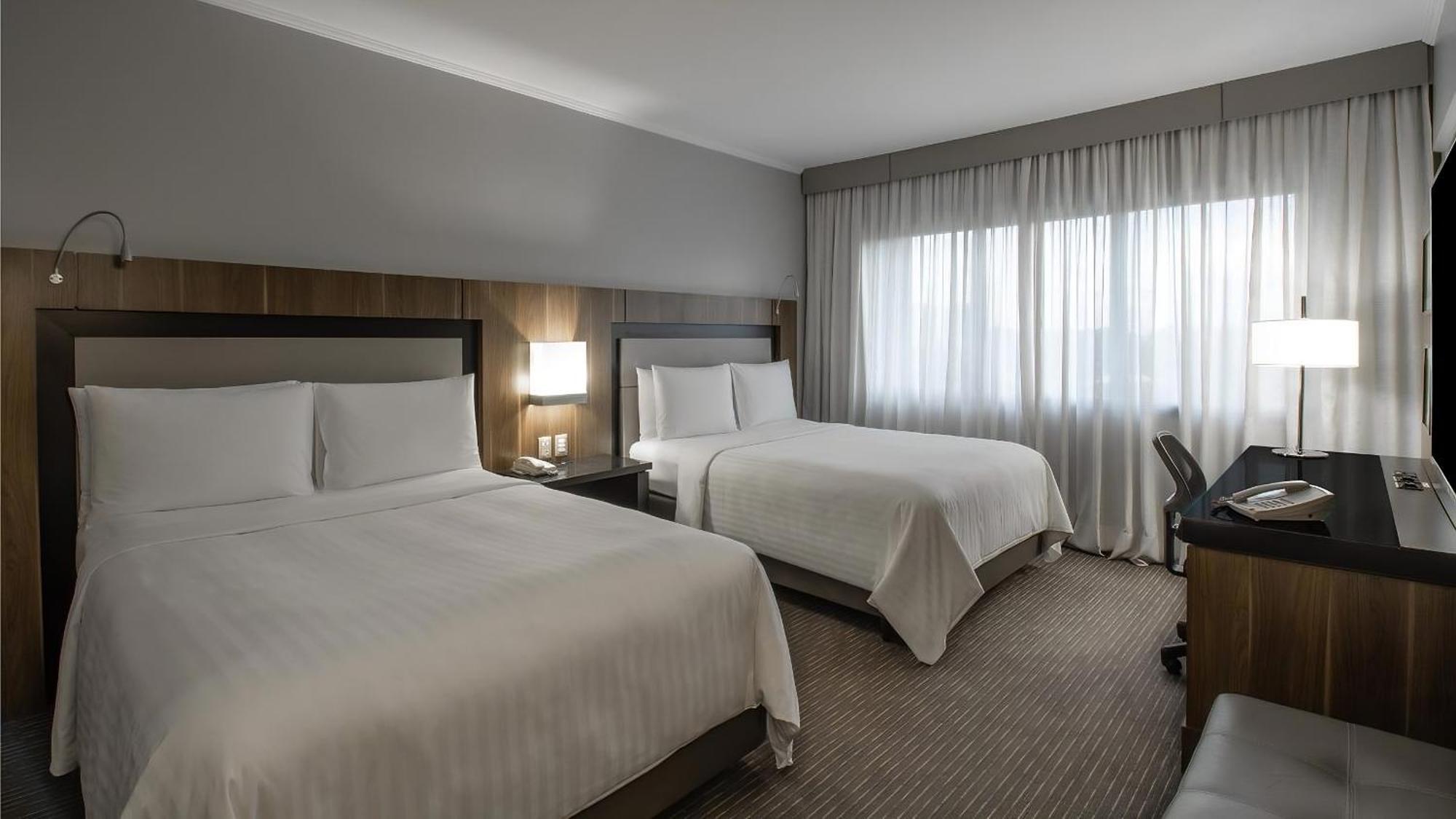 Marriott Sao Paulo Airport Hotel Guarulhos Ngoại thất bức ảnh A typical guest room at the Hilton San Francisco Airport