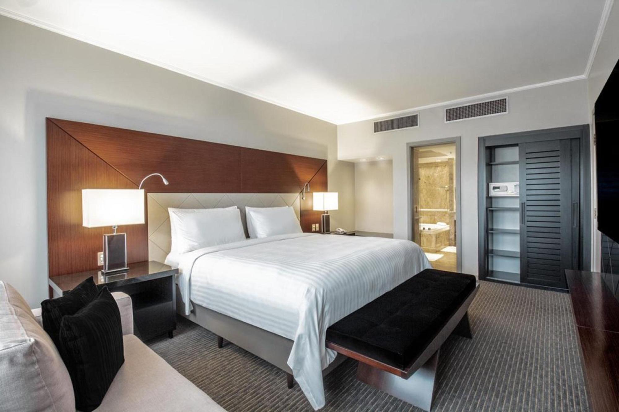 Marriott Sao Paulo Airport Hotel Guarulhos Ngoại thất bức ảnh A bedroom at the hotel