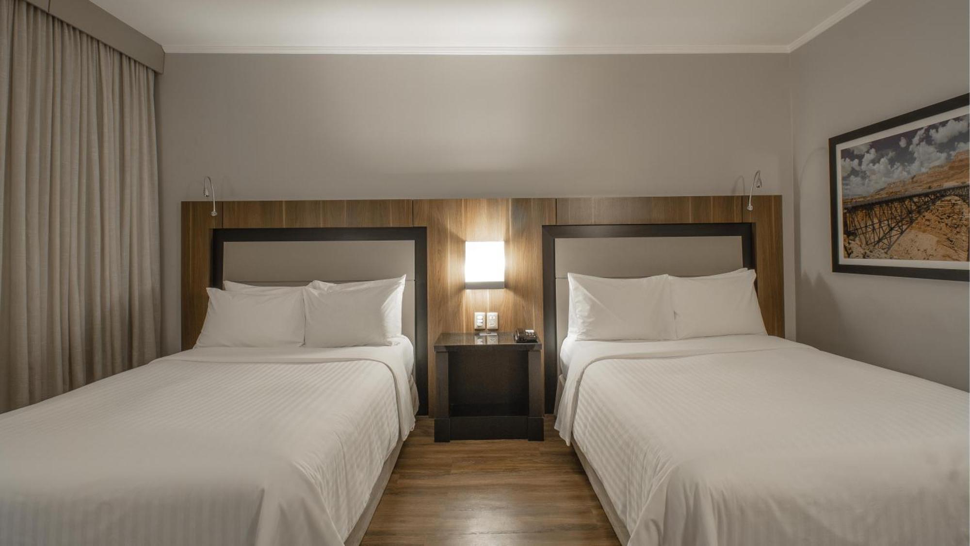 Marriott Sao Paulo Airport Hotel Guarulhos Ngoại thất bức ảnh A guest room at the Hilton Garden Inn in San Francisco